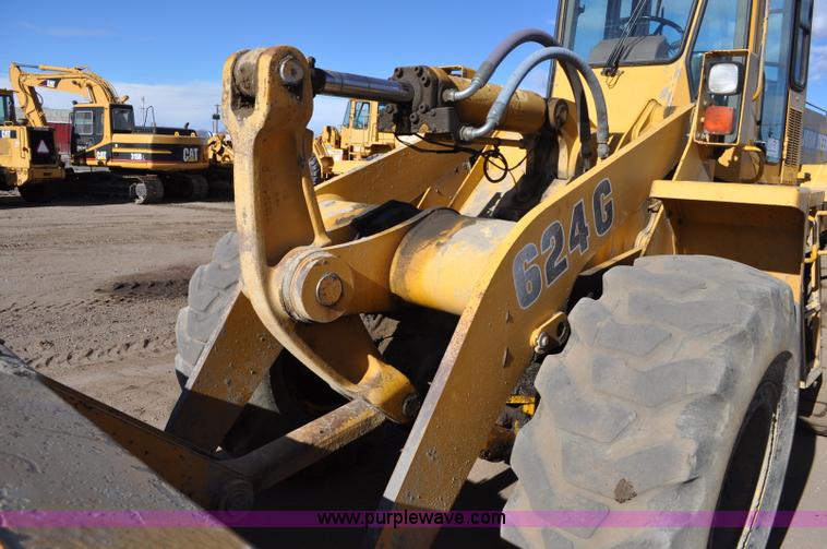 image for item A5813 1993 John Deere 624G wheel loader