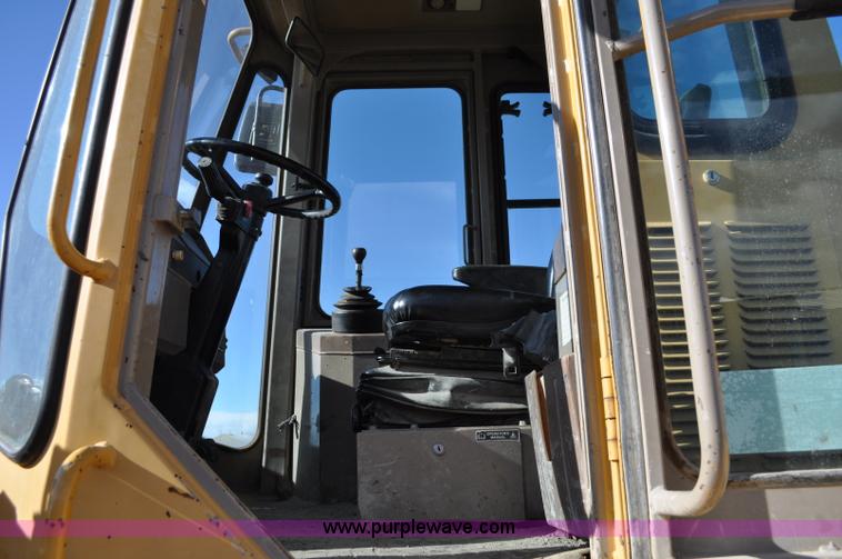 image for item A5813 1993 John Deere 624G wheel loader