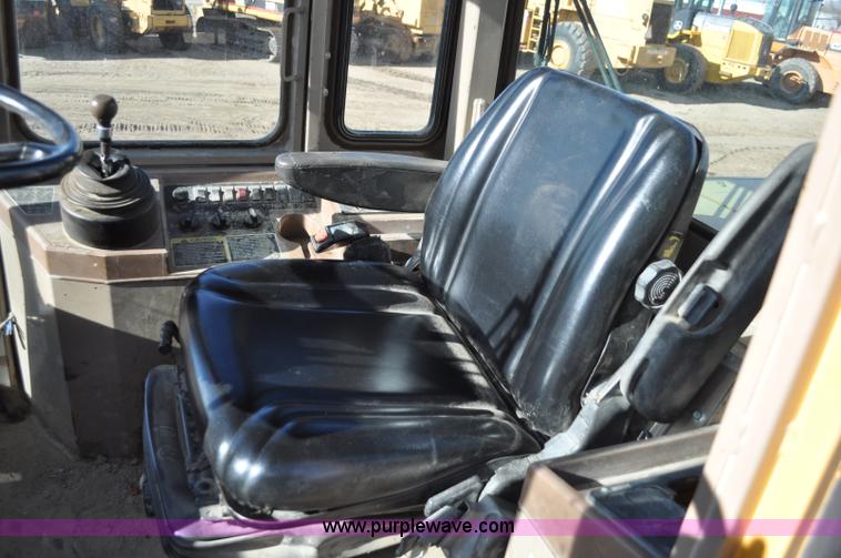 image for item A5813 1993 John Deere 624G wheel loader