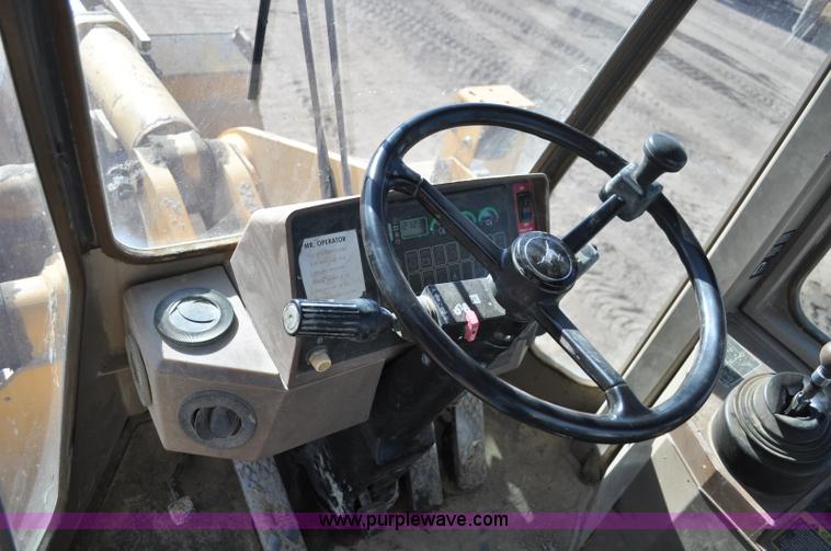 image for item A5813 1993 John Deere 624G wheel loader