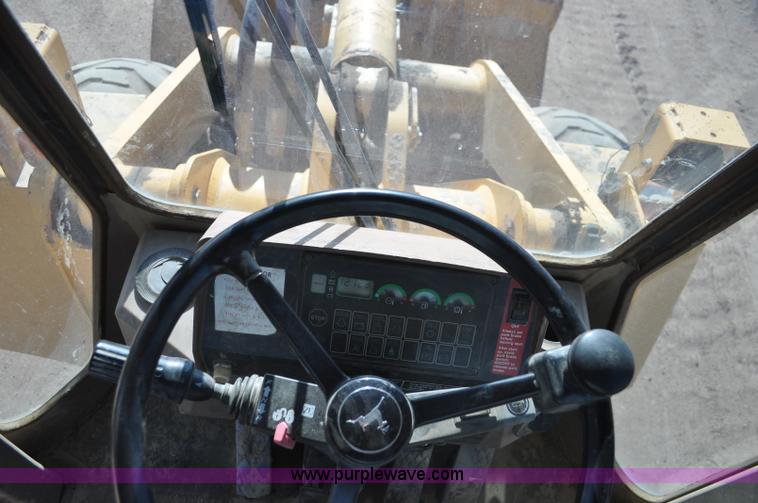 image for item A5813 1993 John Deere 624G wheel loader