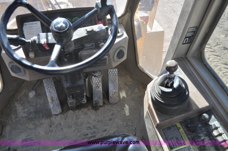 image for item A5813 1993 John Deere 624G wheel loader