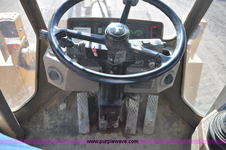 image for item A5813 1993 John Deere 624G wheel loader