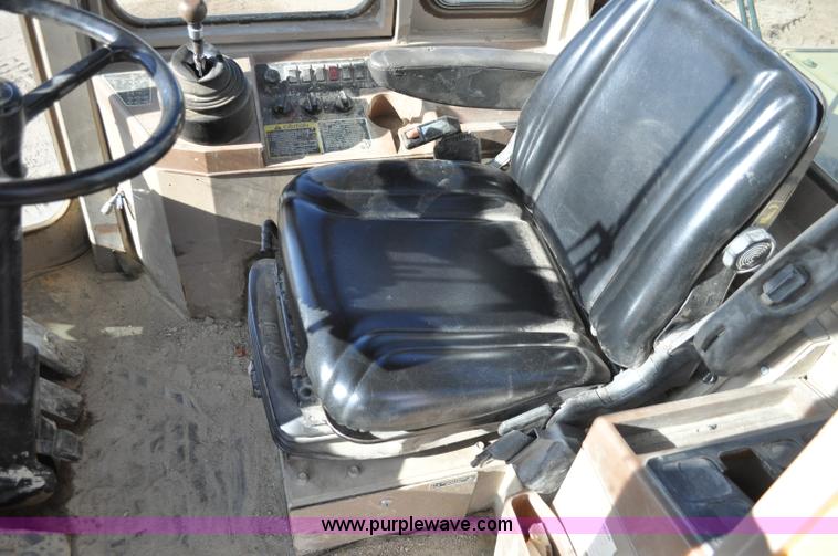 image for item A5813 1993 John Deere 624G wheel loader