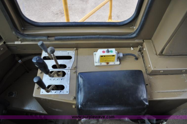 image for item A5814 1980 Caterpillar 988B wheel loader