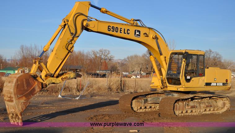 image for item A5841 1997 John Deere 690E LC excavator