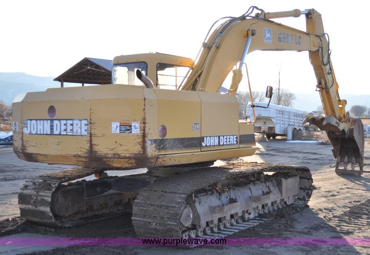 image for item A5841 1997 John Deere 690E LC excavator
