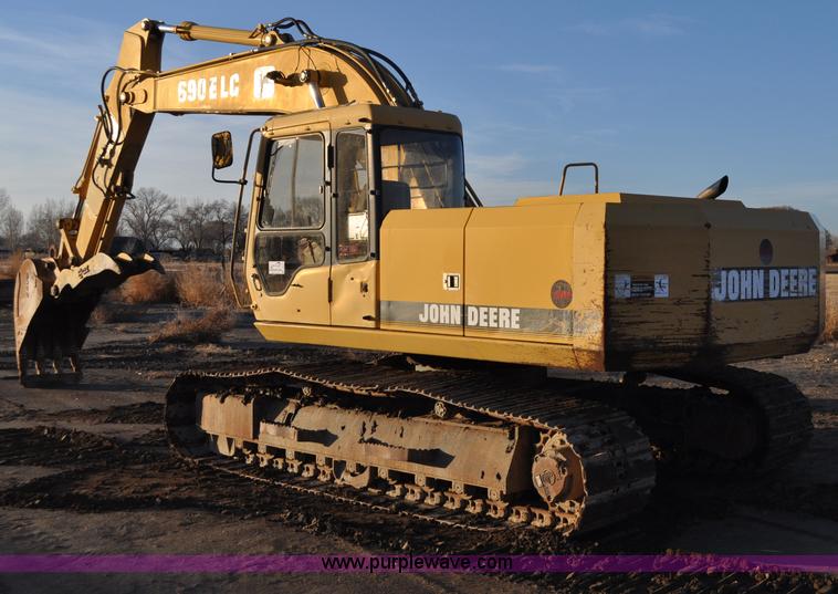 image for item A5841 1997 John Deere 690E LC excavator