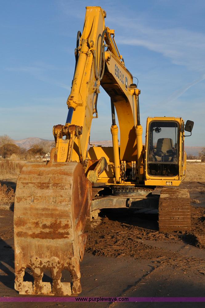 image for item A5841 1997 John Deere 690E LC excavator