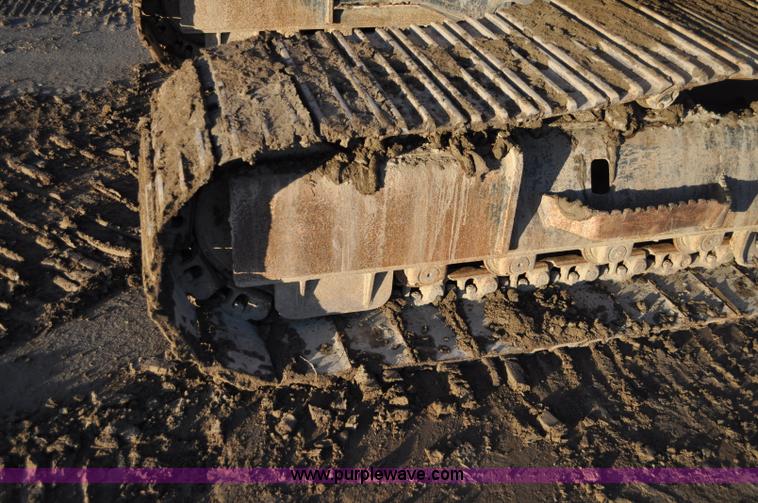 image for item A5841 1997 John Deere 690E LC excavator