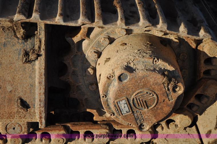 image for item A5841 1997 John Deere 690E LC excavator