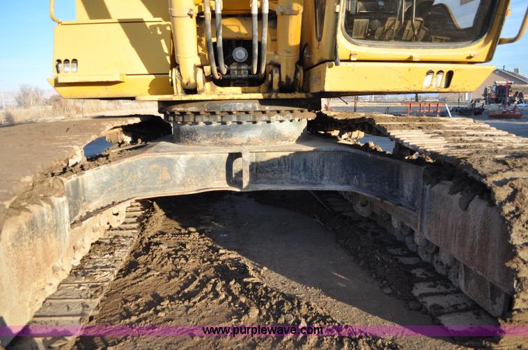 image for item A5841 1997 John Deere 690E LC excavator