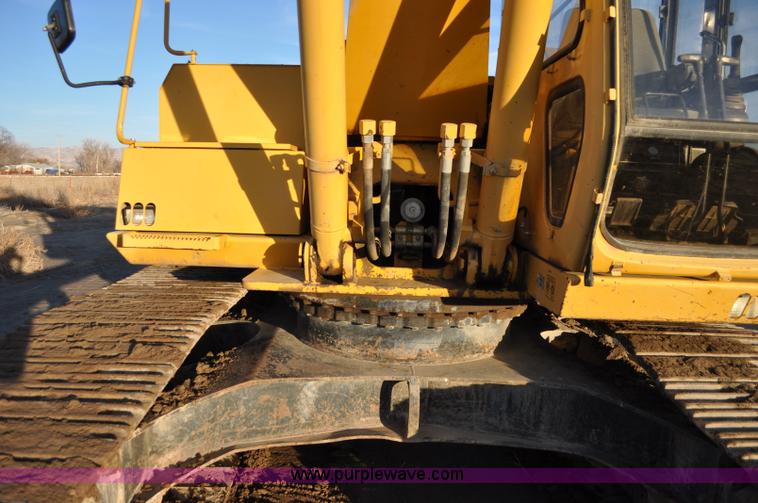 image for item A5841 1997 John Deere 690E LC excavator
