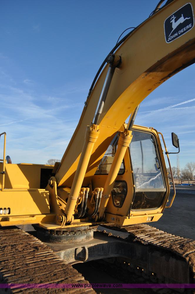image for item A5841 1997 John Deere 690E LC excavator