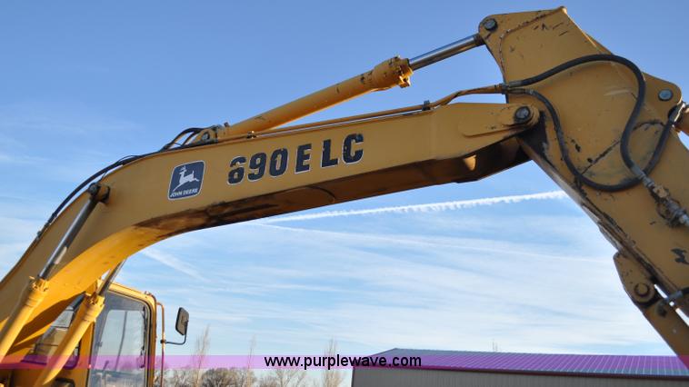 image for item A5841 1997 John Deere 690E LC excavator