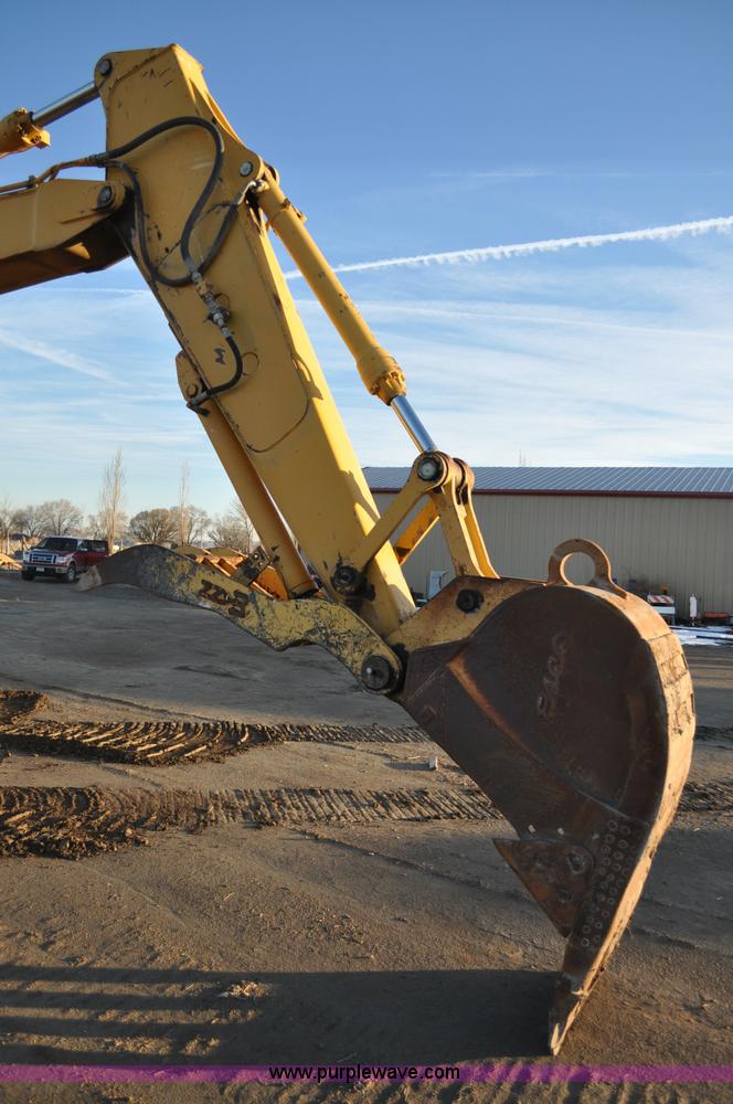 image for item A5841 1997 John Deere 690E LC excavator