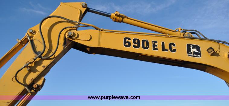 image for item A5841 1997 John Deere 690E LC excavator