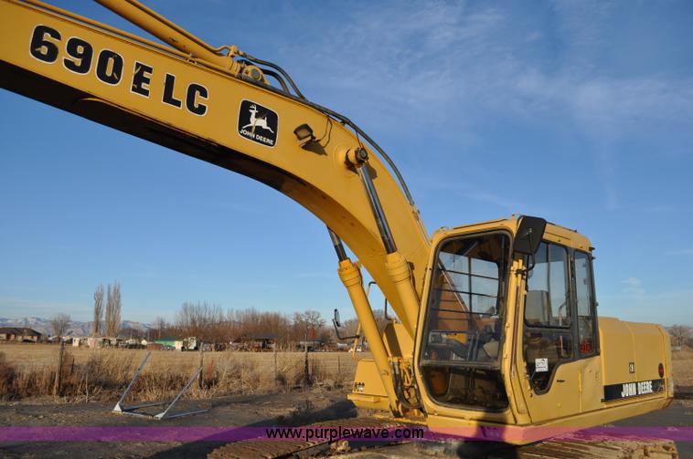 image for item A5841 1997 John Deere 690E LC excavator