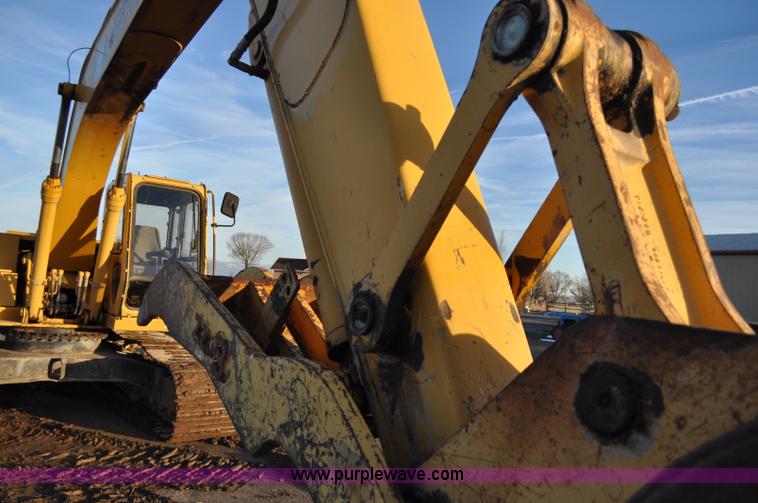 image for item A5841 1997 John Deere 690E LC excavator