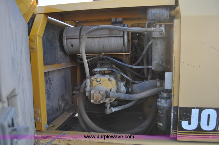 image for item A5841 1997 John Deere 690E LC excavator