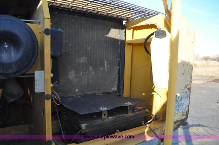 image for item A5841 1997 John Deere 690E LC excavator