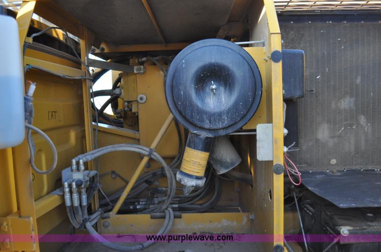 image for item A5841 1997 John Deere 690E LC excavator