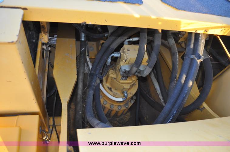 image for item A5841 1997 John Deere 690E LC excavator