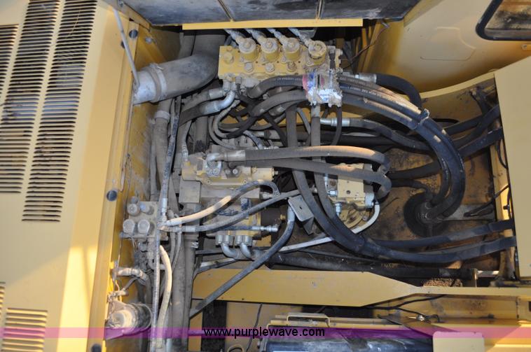 image for item A5841 1997 John Deere 690E LC excavator