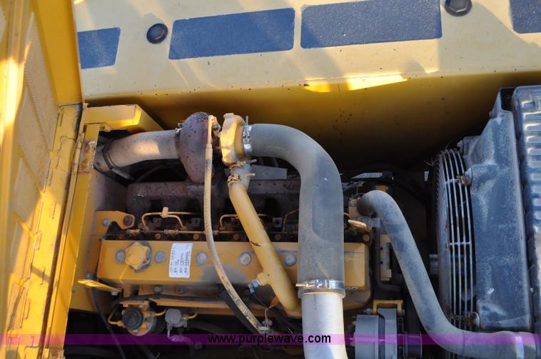 image for item A5841 1997 John Deere 690E LC excavator