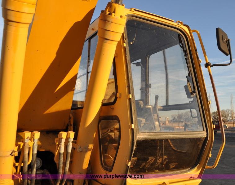 image for item A5841 1997 John Deere 690E LC excavator