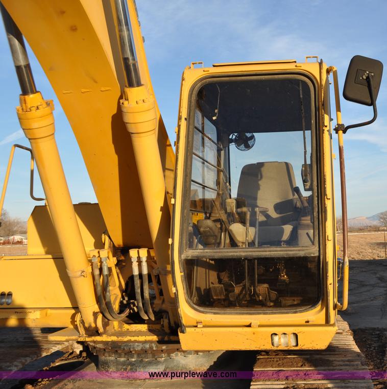image for item A5841 1997 John Deere 690E LC excavator