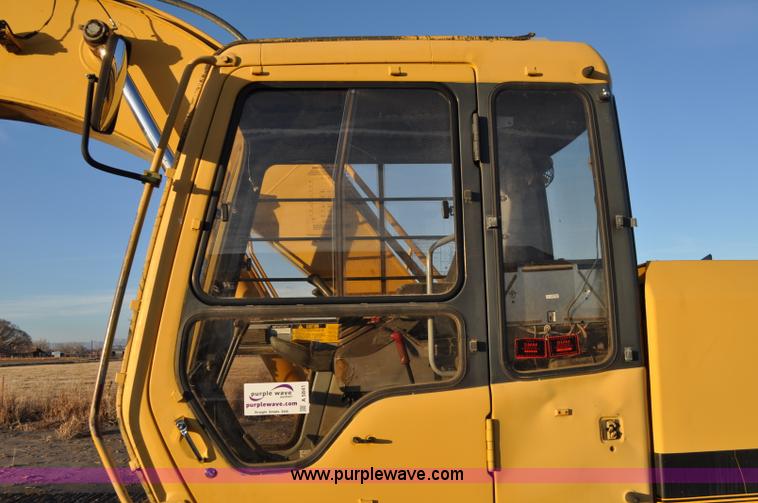 image for item A5841 1997 John Deere 690E LC excavator