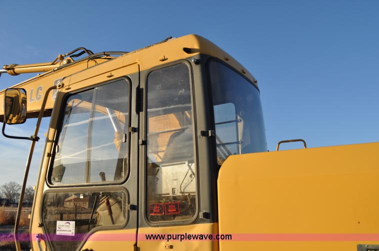 image for item A5841 1997 John Deere 690E LC excavator