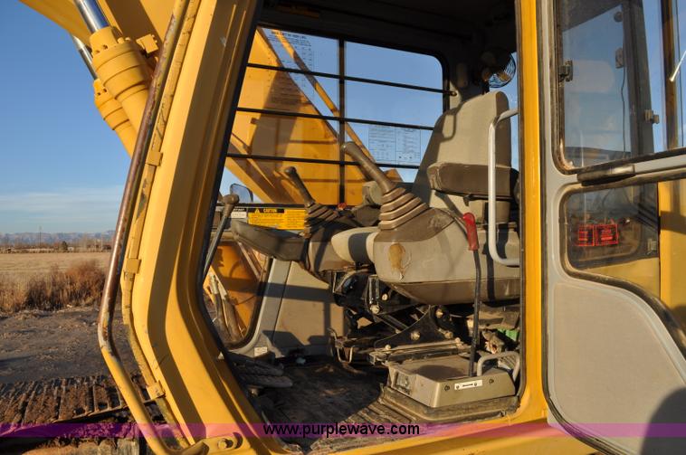 image for item A5841 1997 John Deere 690E LC excavator