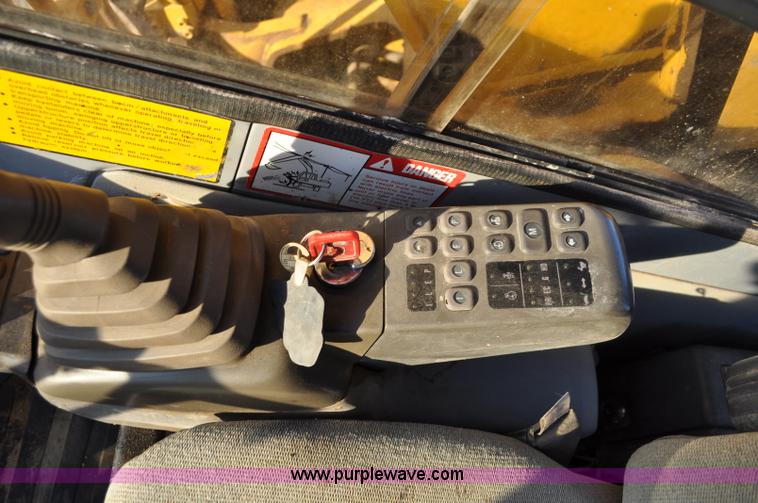 image for item A5841 1997 John Deere 690E LC excavator