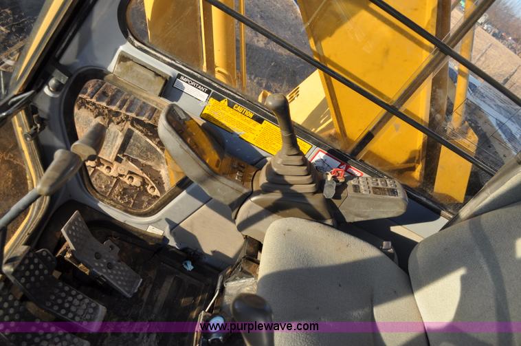 image for item A5841 1997 John Deere 690E LC excavator