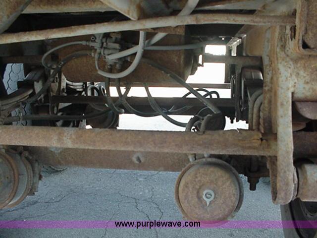 image for item A1822 1986 Monon 48' storage semi trailer