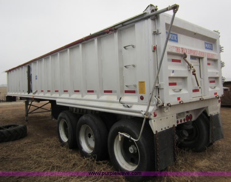 image for item A5641 1993 Mate 39' end dump trailer