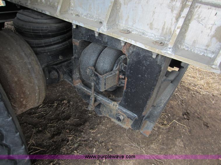 image for item A5641 1993 Mate 39' end dump trailer