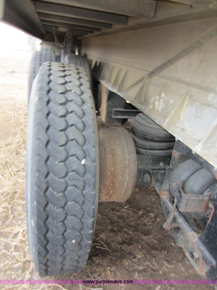 image for item A5641 1993 Mate 39' end dump trailer