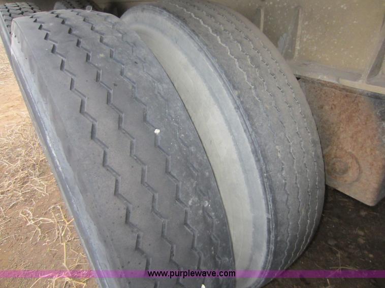 image for item A5641 1993 Mate 39' end dump trailer