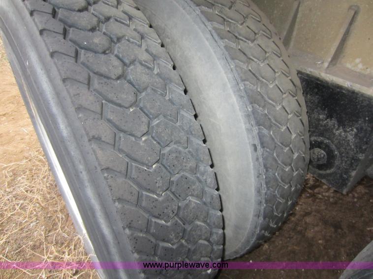 image for item A5641 1993 Mate 39' end dump trailer