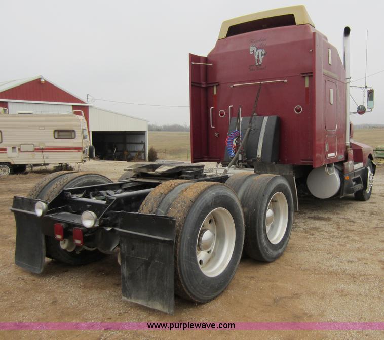 image for item A5642 1989 Kenworth T600 semi truck