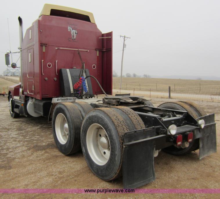 image for item A5642 1989 Kenworth T600 semi truck