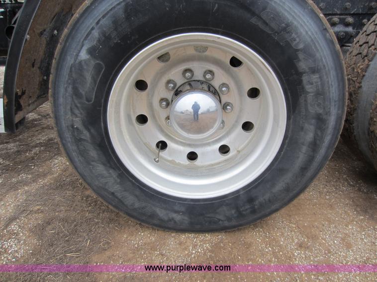 image for item A5642 1989 Kenworth T600 semi truck