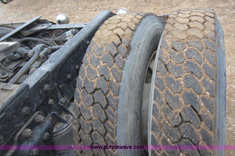 image for item A5642 1989 Kenworth T600 semi truck