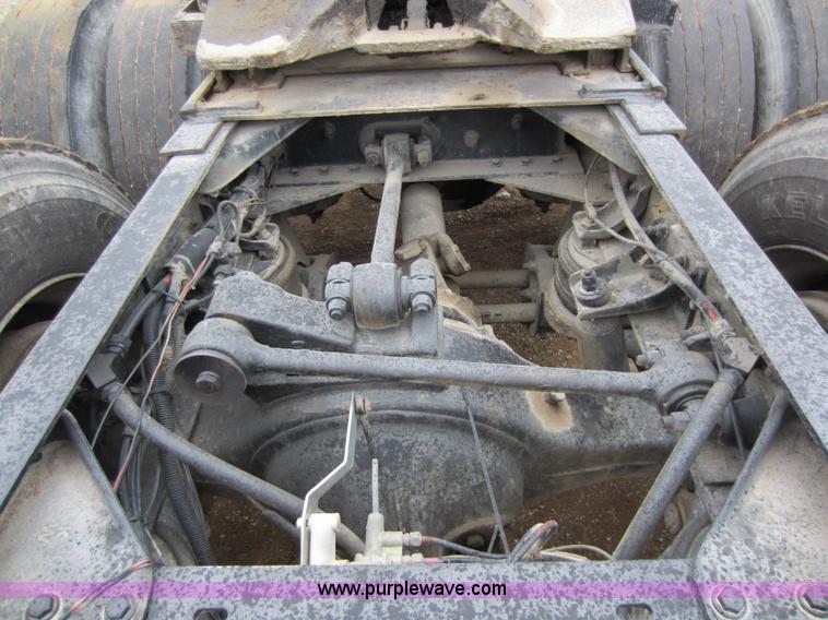 image for item A5642 1989 Kenworth T600 semi truck