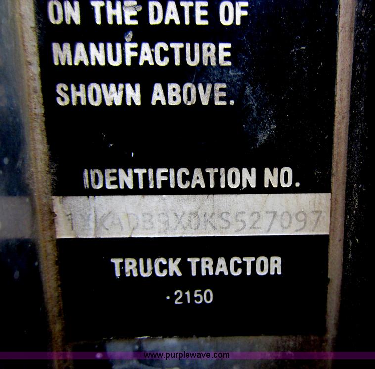 image for item A5642 1989 Kenworth T600 semi truck