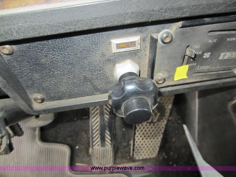 image for item A5642 1989 Kenworth T600 semi truck