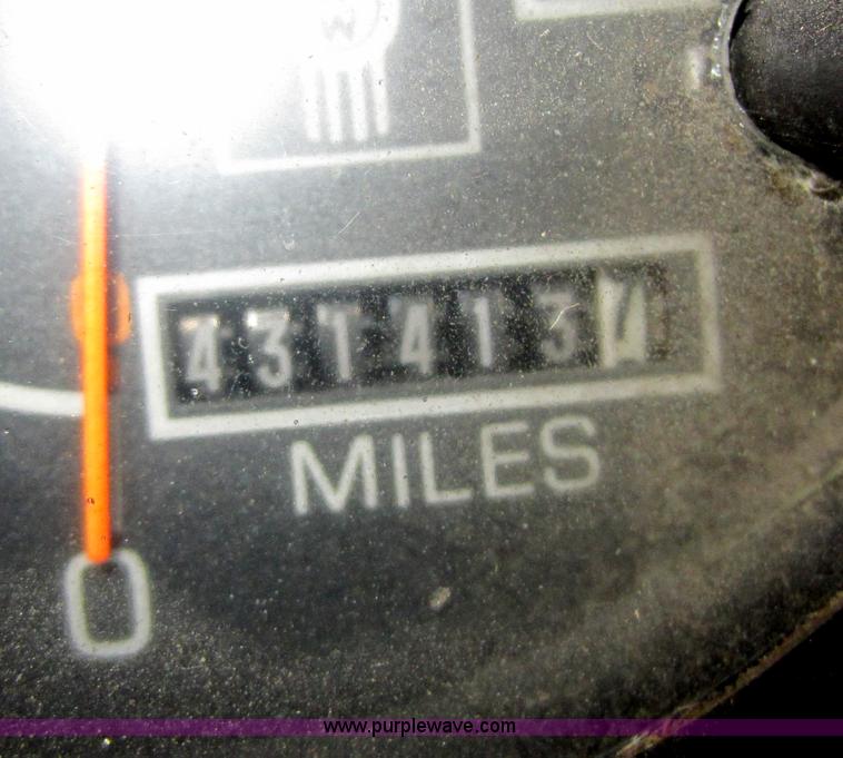 image for item A5642 1989 Kenworth T600 semi truck